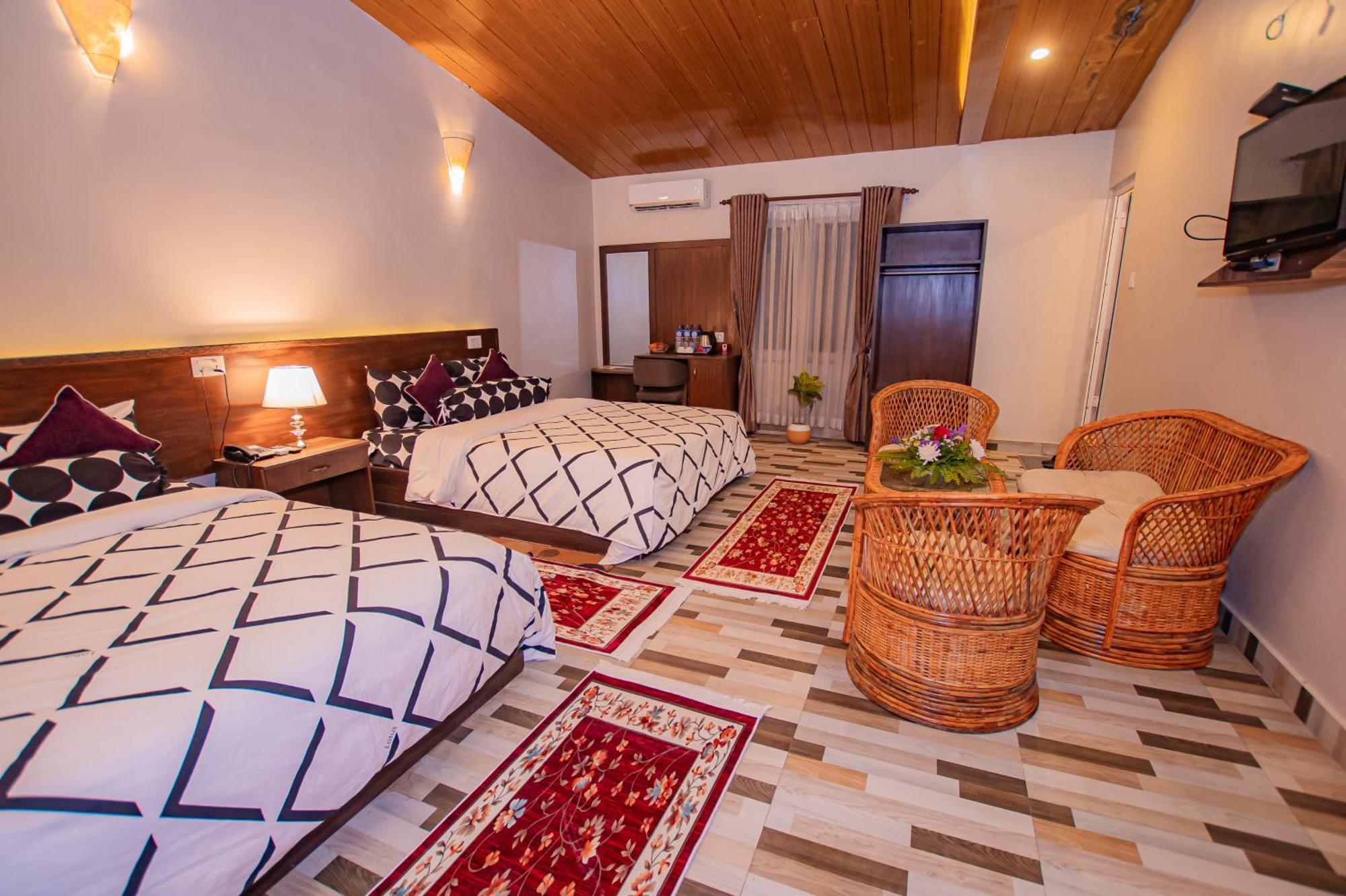 Busy Bee Resort, Pokhara Eksteriør bilde