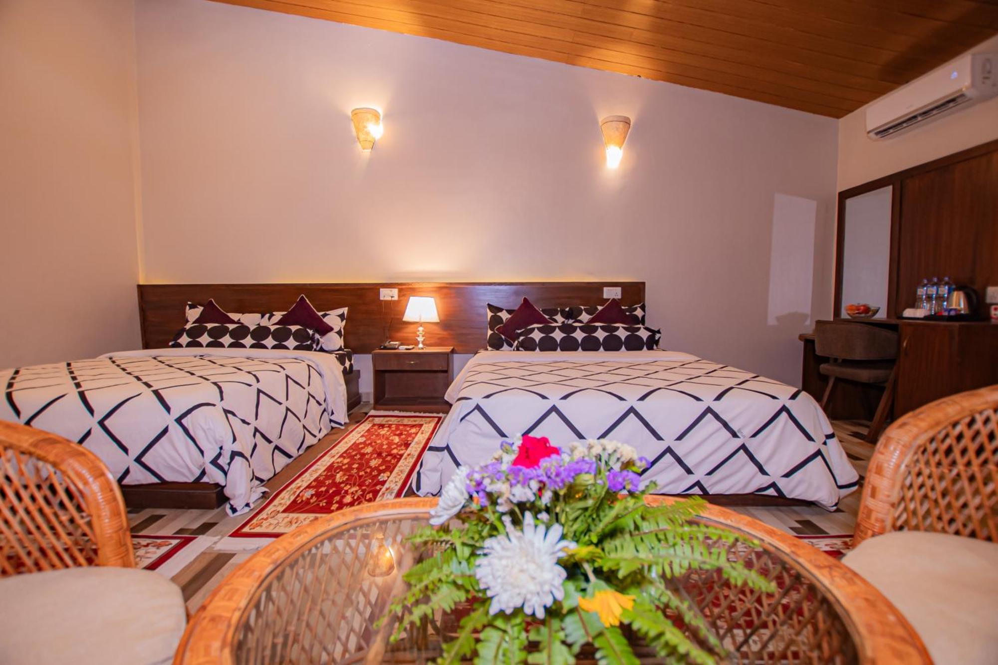 Busy Bee Resort, Pokhara Eksteriør bilde