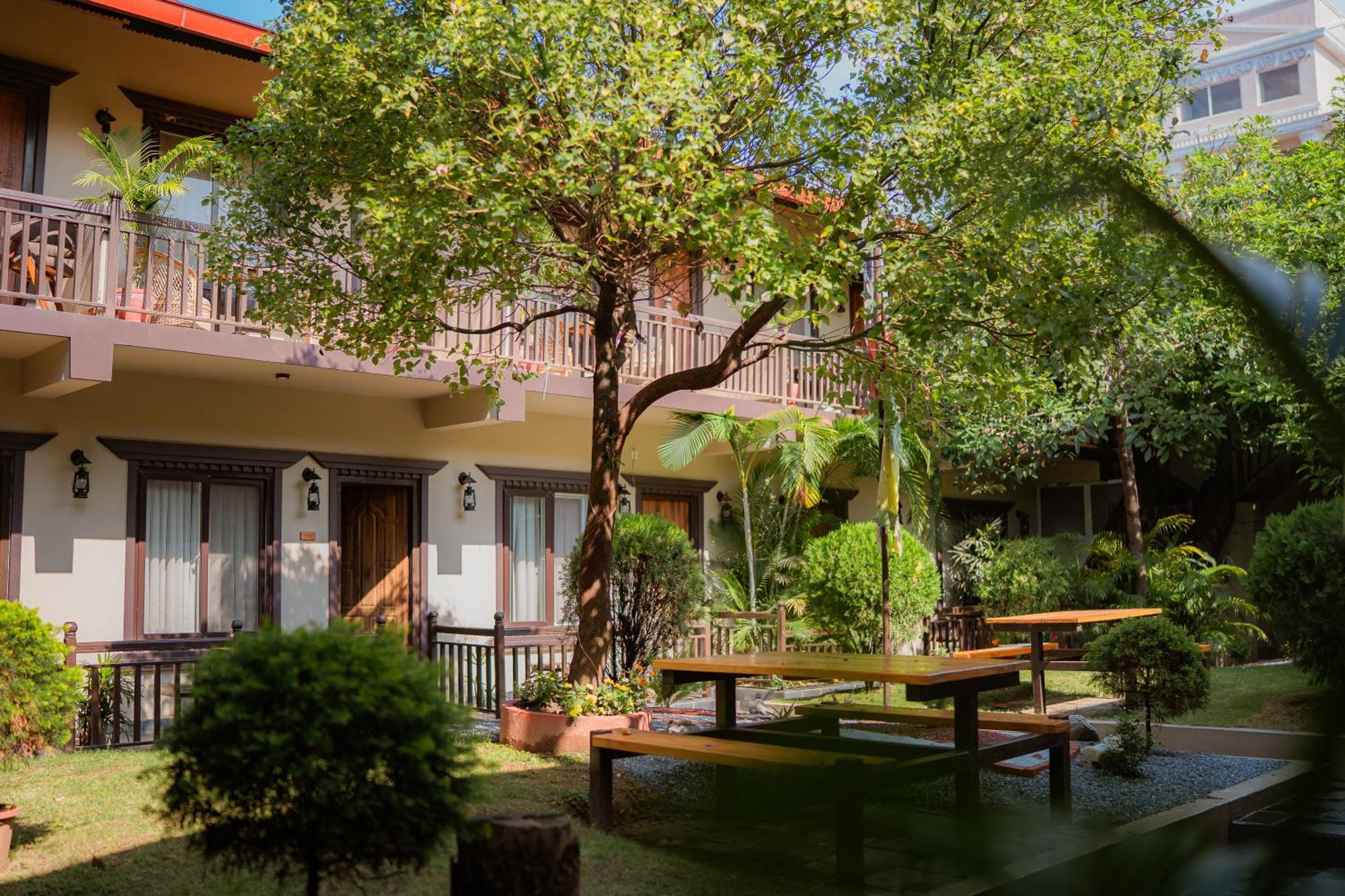 Busy Bee Resort, Pokhara Eksteriør bilde