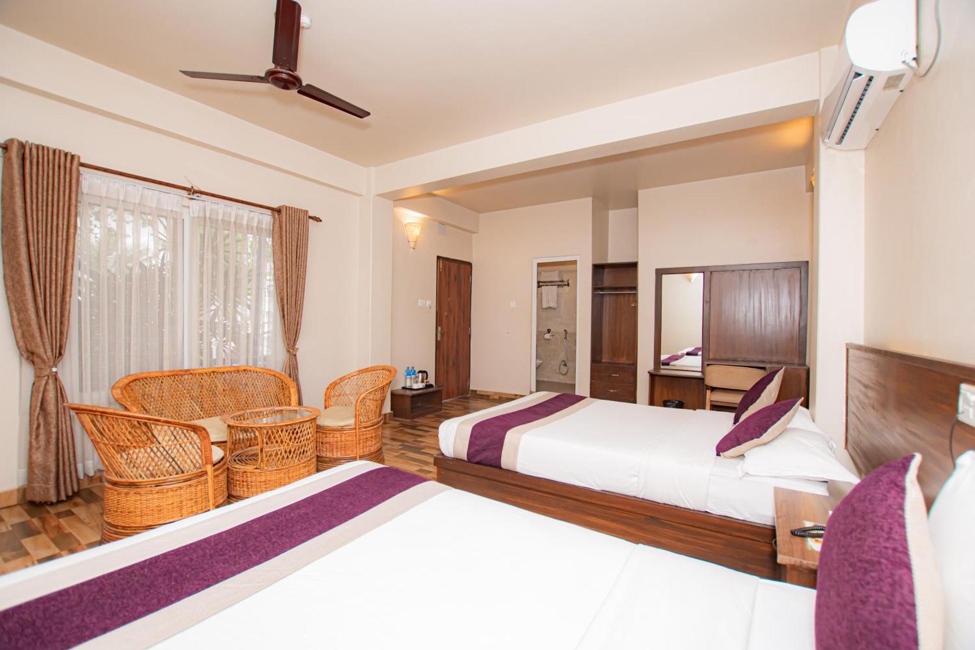 Busy Bee Resort, Pokhara Eksteriør bilde